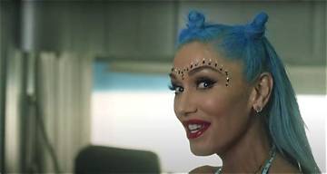 Gwen Stefani's Iconic Blue Hair: a Bold Trendsetter